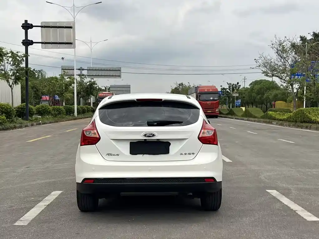 Focus Hatchback 1.6 L Auto Style