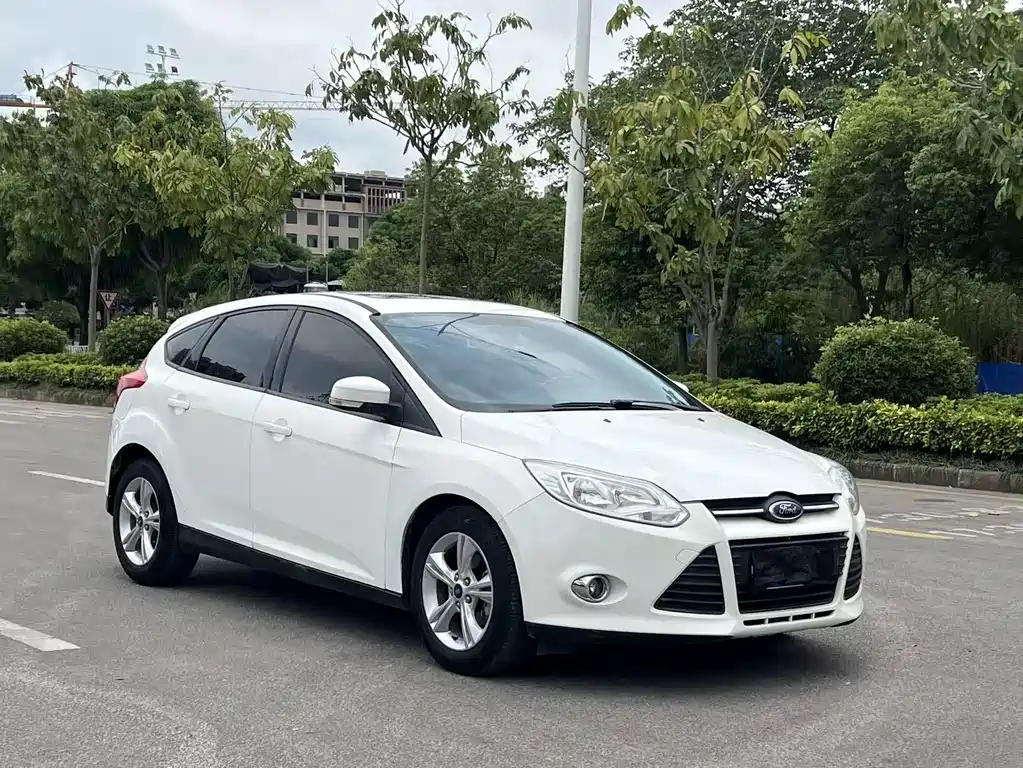 Focus Hatchback 1.6 L Auto Style