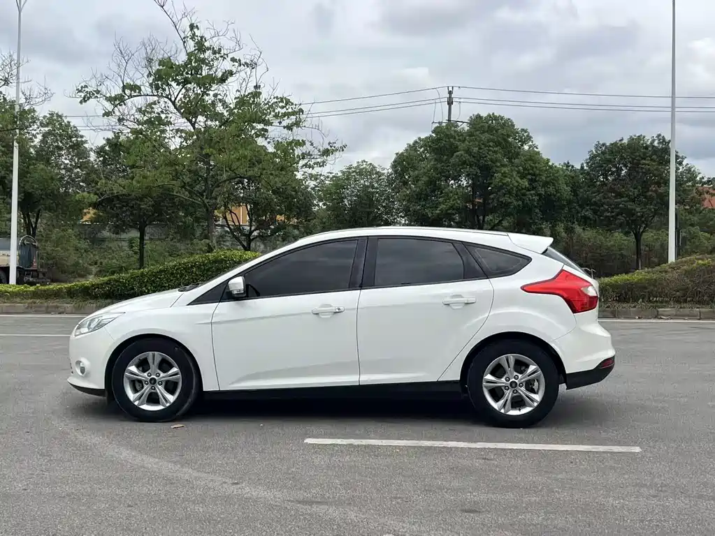 Focus Hatchback 1.6 L Auto Style