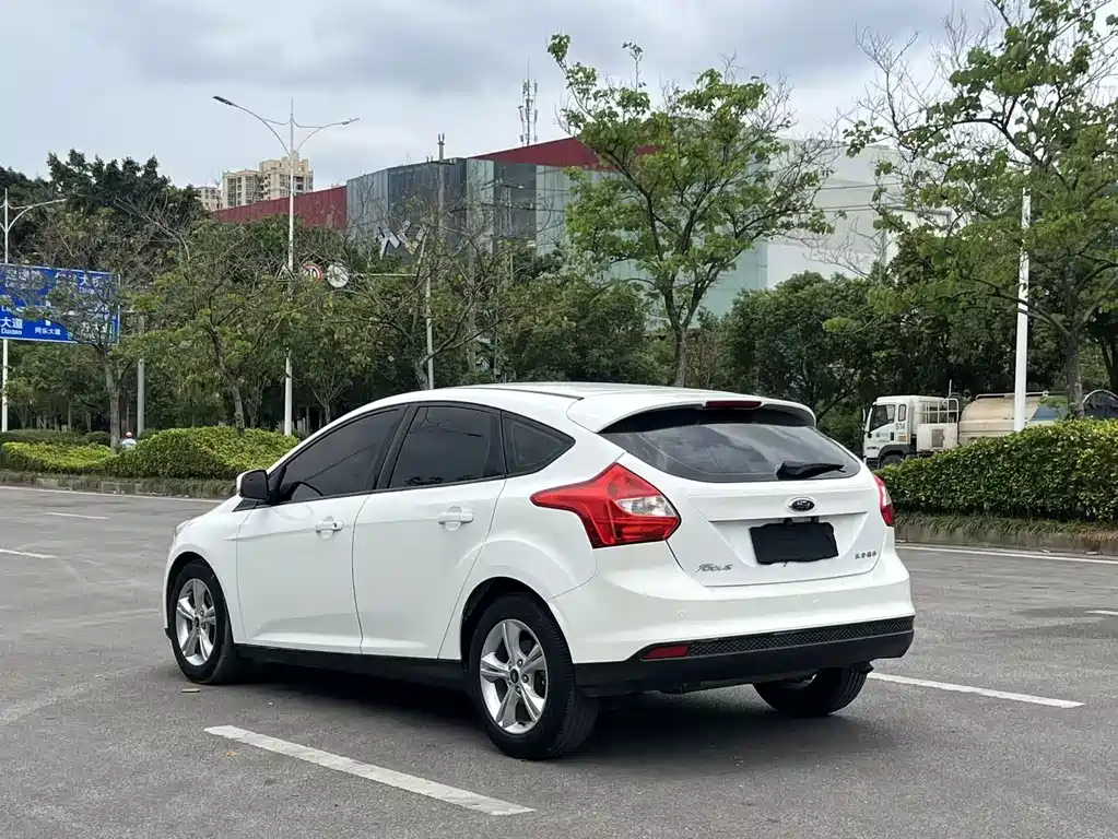 Focus Hatchback 1.6 L Auto Style