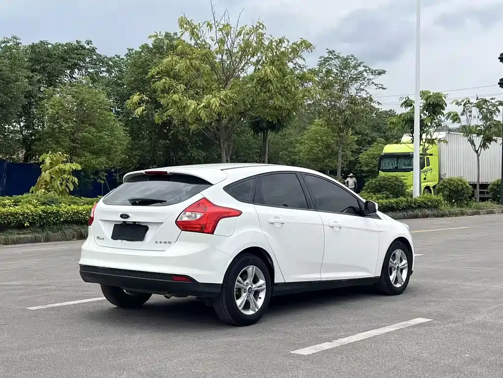 Focus Hatchback 1.6 L Auto Style