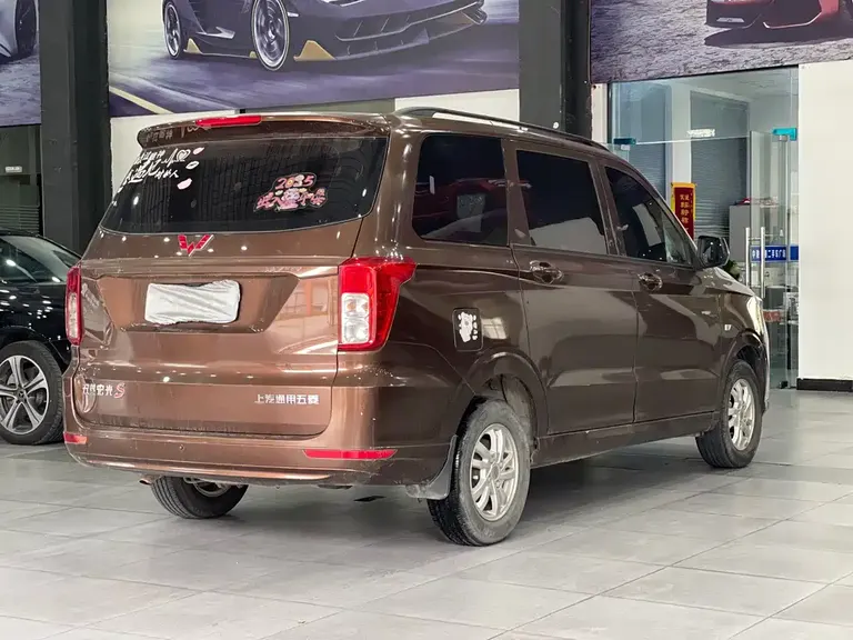 Wuling Hongguang 1.5 L S Standard L2 B