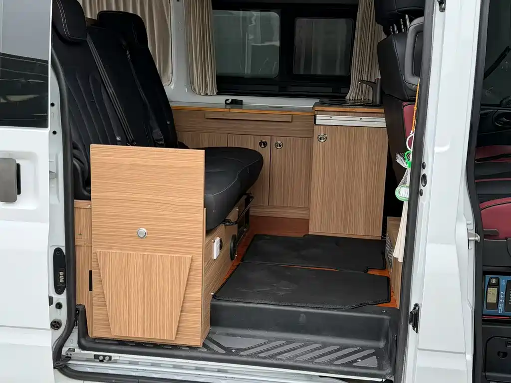 JMC Fushun 2.0 T Manual SWB Mid Roof Commercial Multi-purpose Passenger 6-seat
