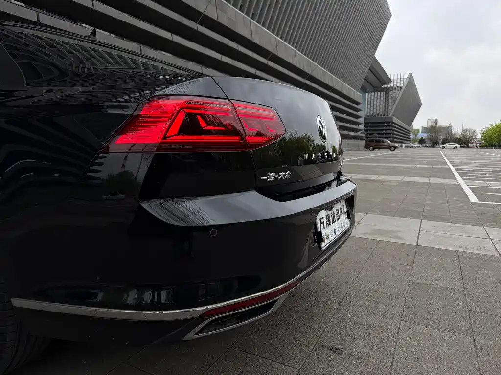 Magotan 330 TSI DSG Luxury