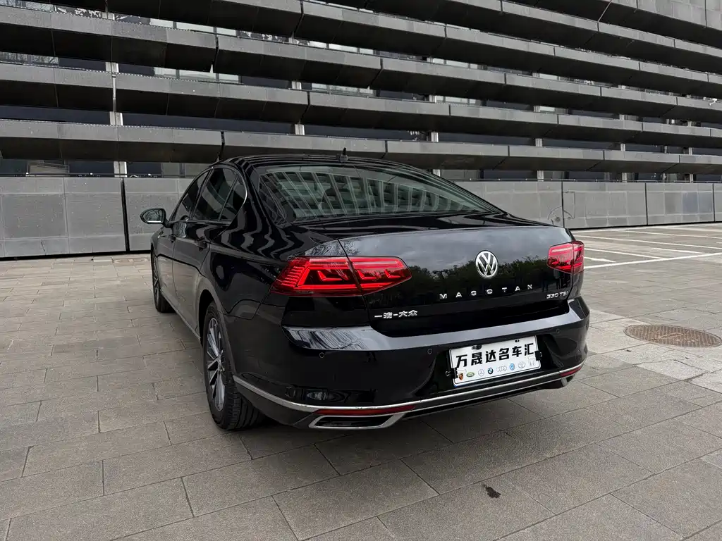 Magotan 330 TSI DSG Luxury