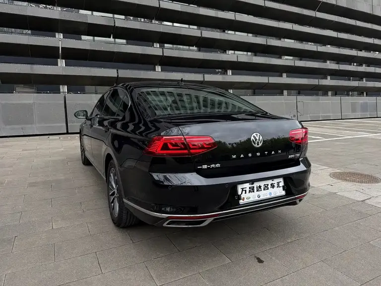 Volkswagen Magotan 330 TSI DSG Luxury