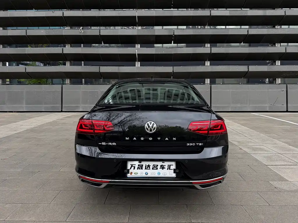 Magotan 330 TSI DSG Luxury