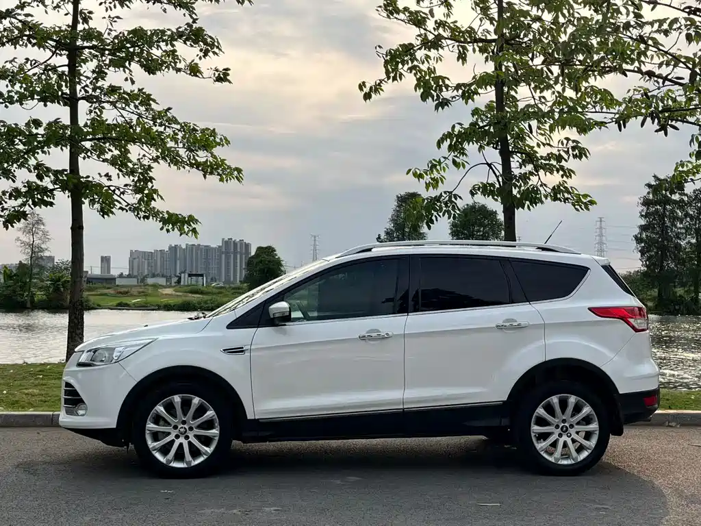 Kuga 2.0 L GTDi 4 WD Elite