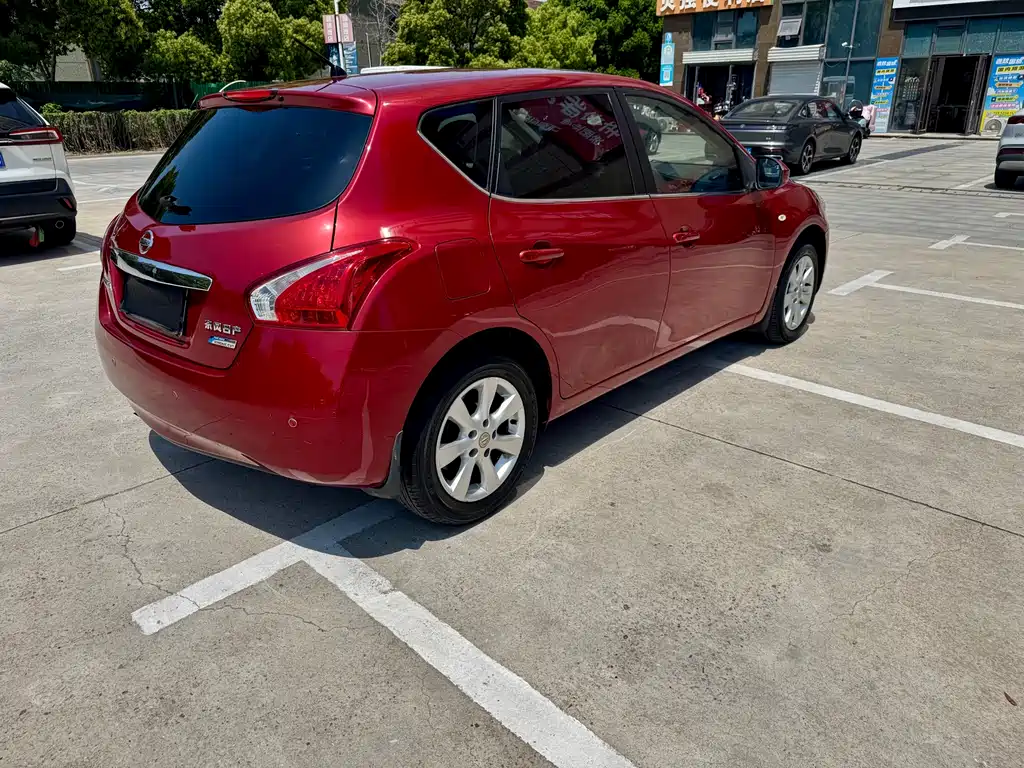 Tiida 1.6 L CVT Luxury