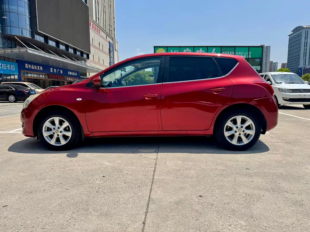 Tiida 1.6 L CVT Luxury