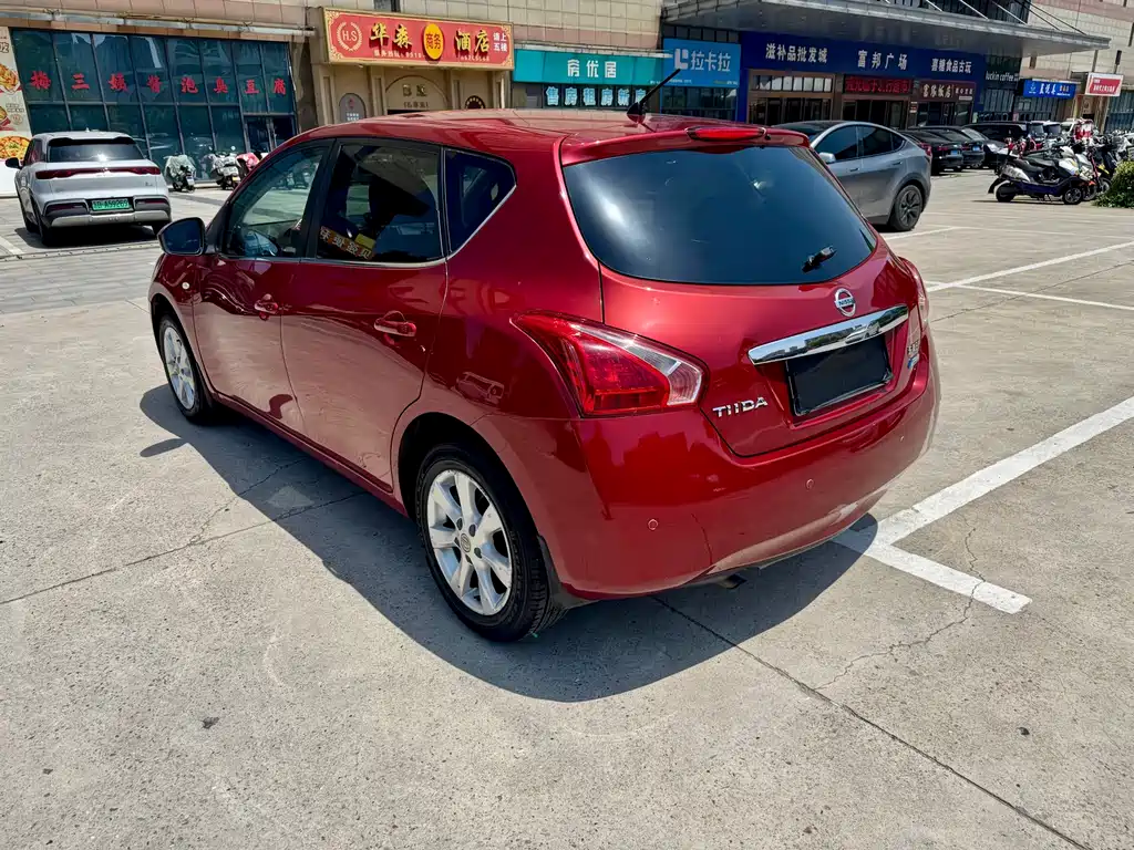 Tiida 1.6 L CVT Luxury
