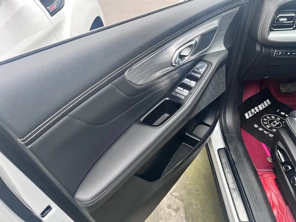 GAC Trumpchi GS8 Navigator Series 2.0 TGDI 4 WD Supreme (7-seat)