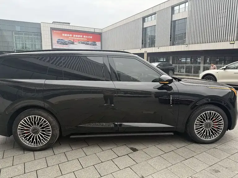 Lynk & Co 900 2.0 T Explorer