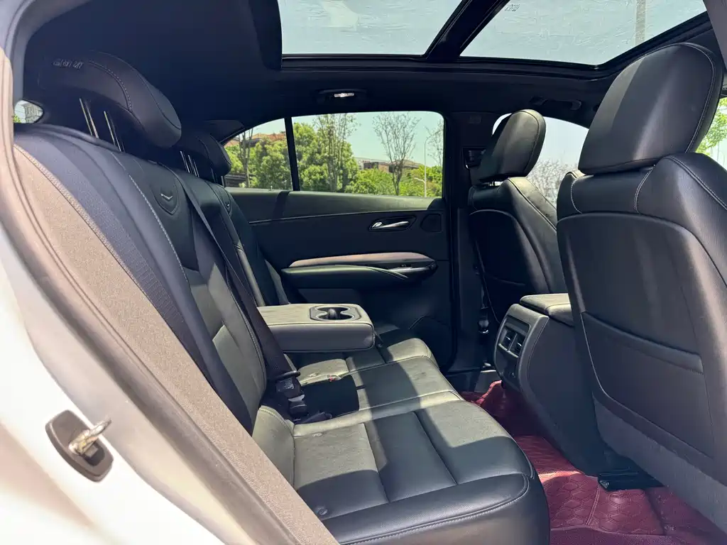 Cadillac XT4 Facelift 28 T 2 WD Leading