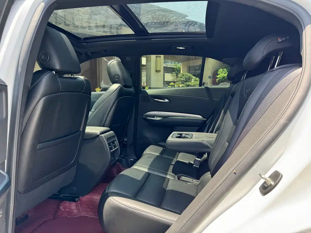 Cadillac XT4 Facelift 28 T 2 WD Leading