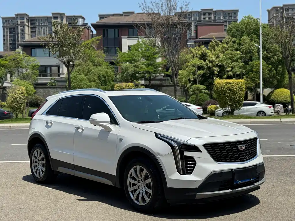 Cadillac XT4 Facelift 28 T 2 WD Leading