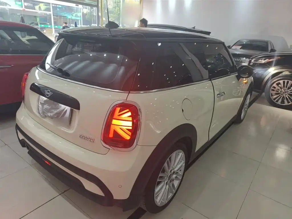 MINI Facelift 1.5 T COOPER Classic