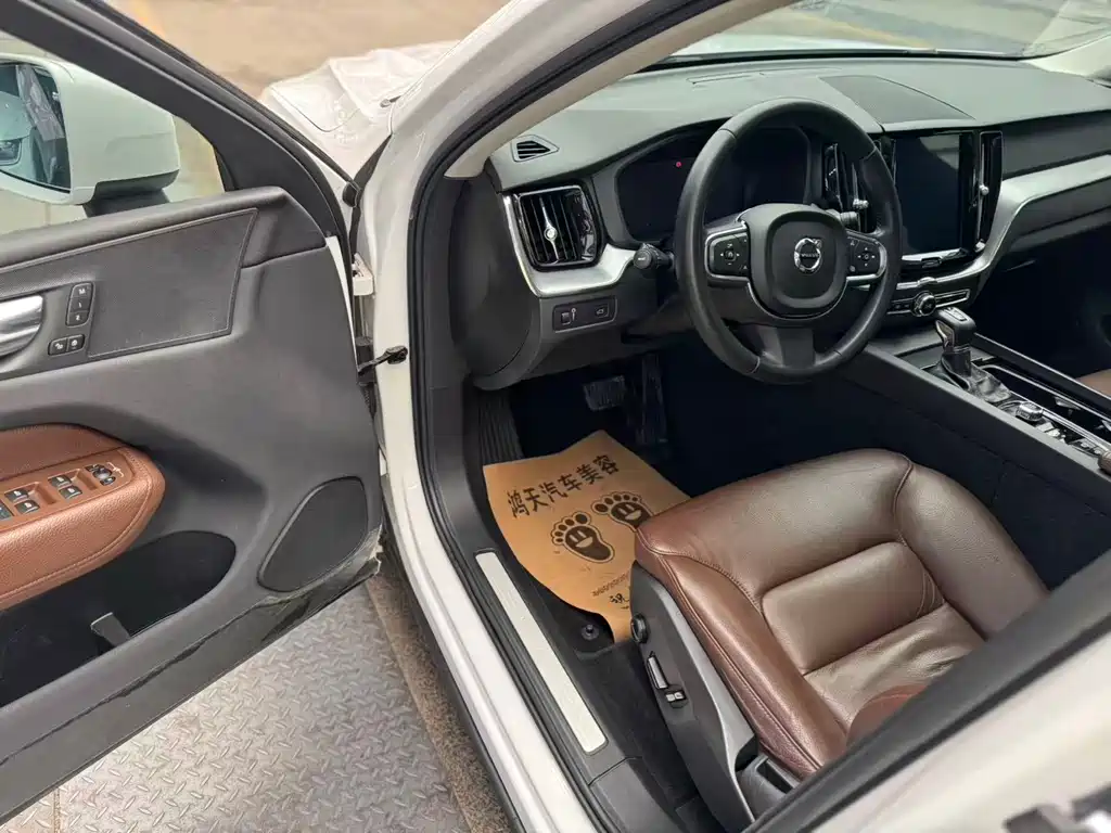 Volvo XC60 T5 4 WD Smart Vision CN-VI