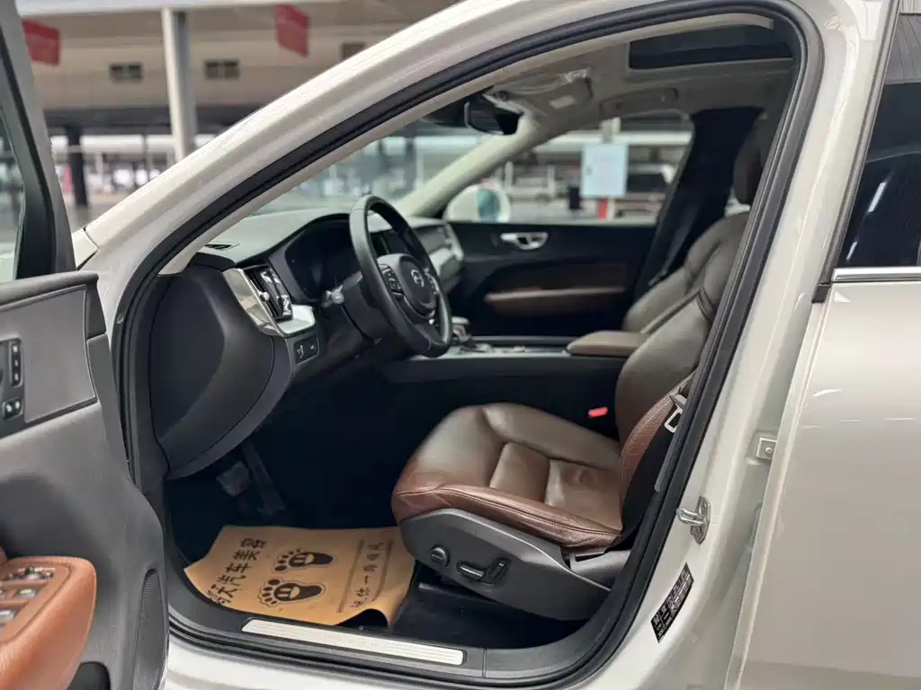 Volvo XC60 T5 4 WD Smart Vision CN-VI