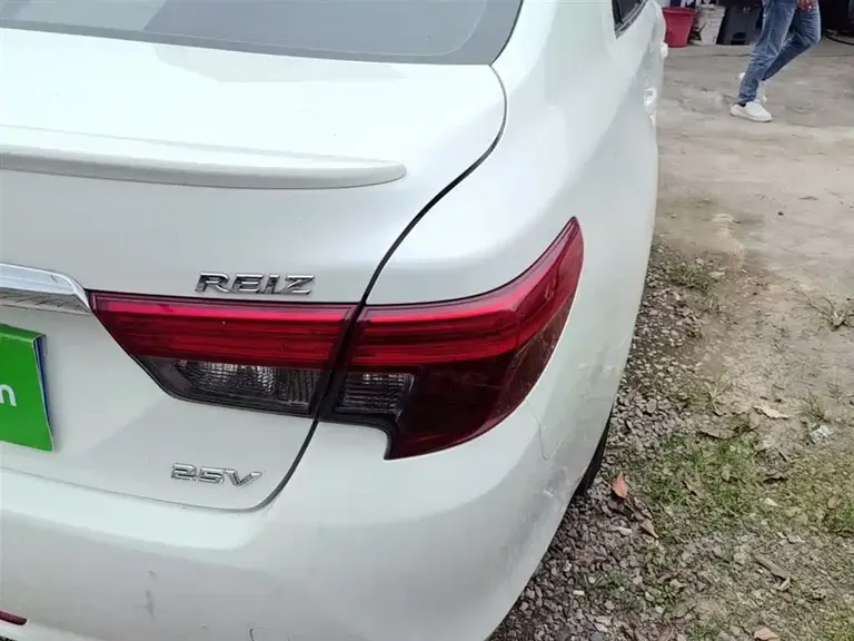 Toyota Mark X 2.5 V Style Sharp