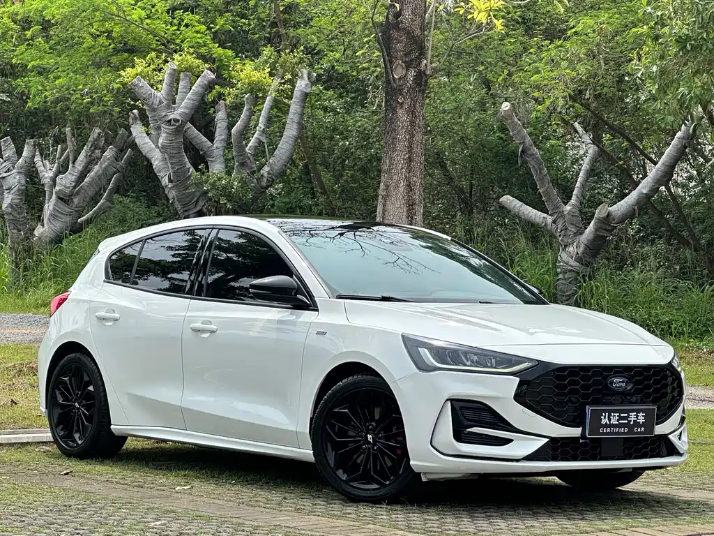 Focus Hatchback EcoBoost 180 Auto ST Line
