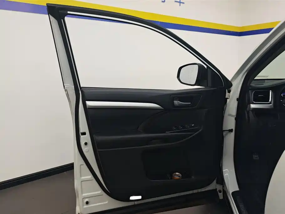 Highlander 2.0 T 4 WD Luxury 7-seat CN-VI