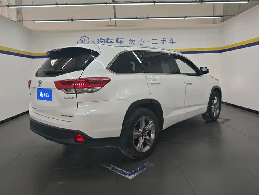 Highlander 2.0 T 4 WD Luxury 7-seat CN-VI