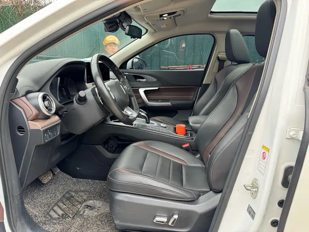 WEY VV5 1.5 T 2 WD Smart Pioneer