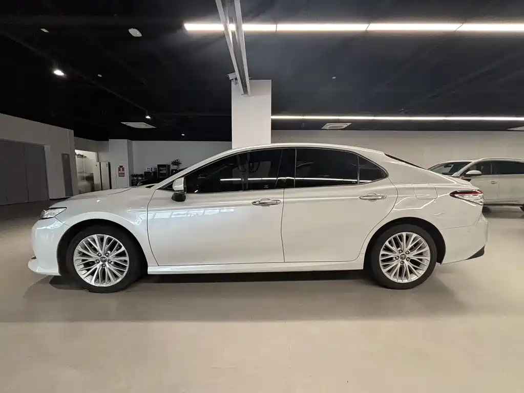 Camry 2.5 G Luxury CN-V