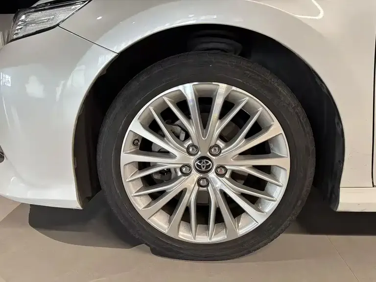 Toyota Camry 2.5 G Luxury CN-V
