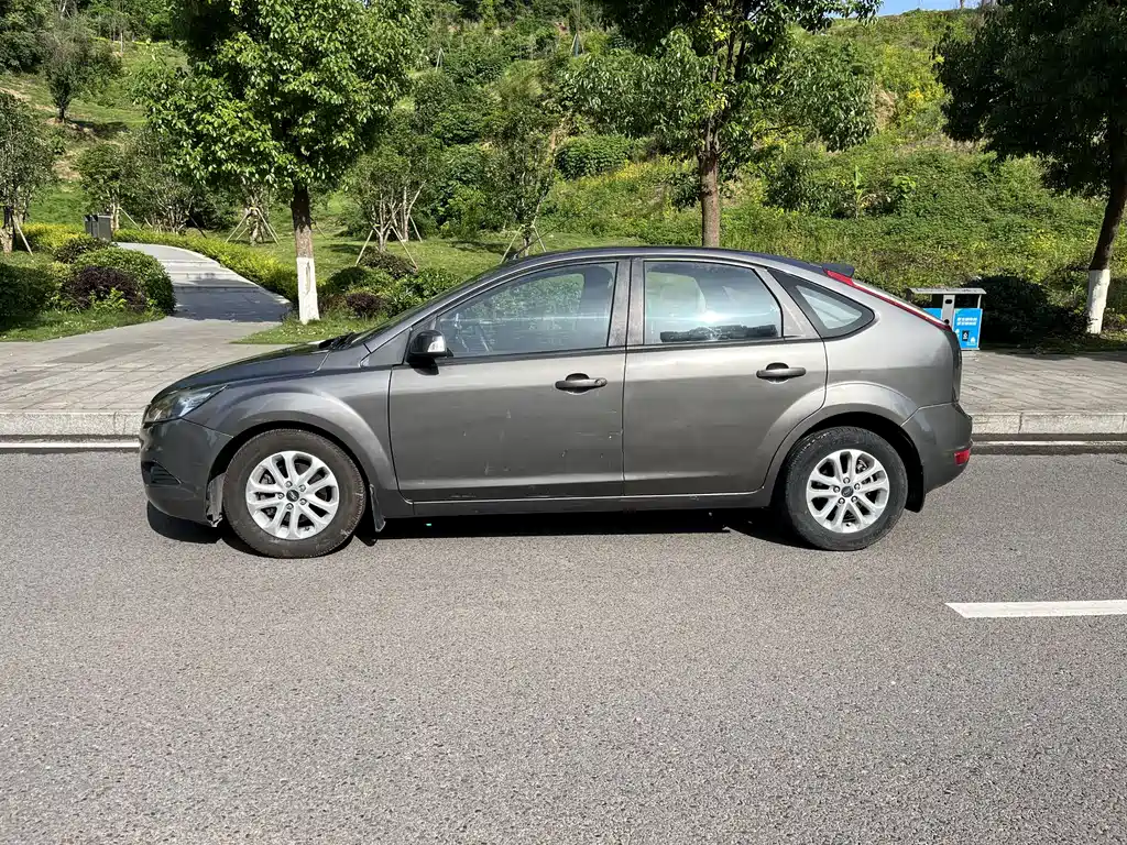 Focus Hatchback Classic 1.8 L Auto Million Commemorative