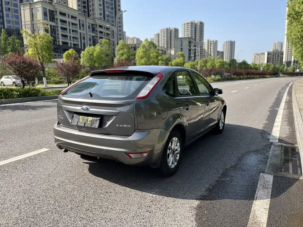 Focus Hatchback Classic 1.8 L Auto Million Commemorative
