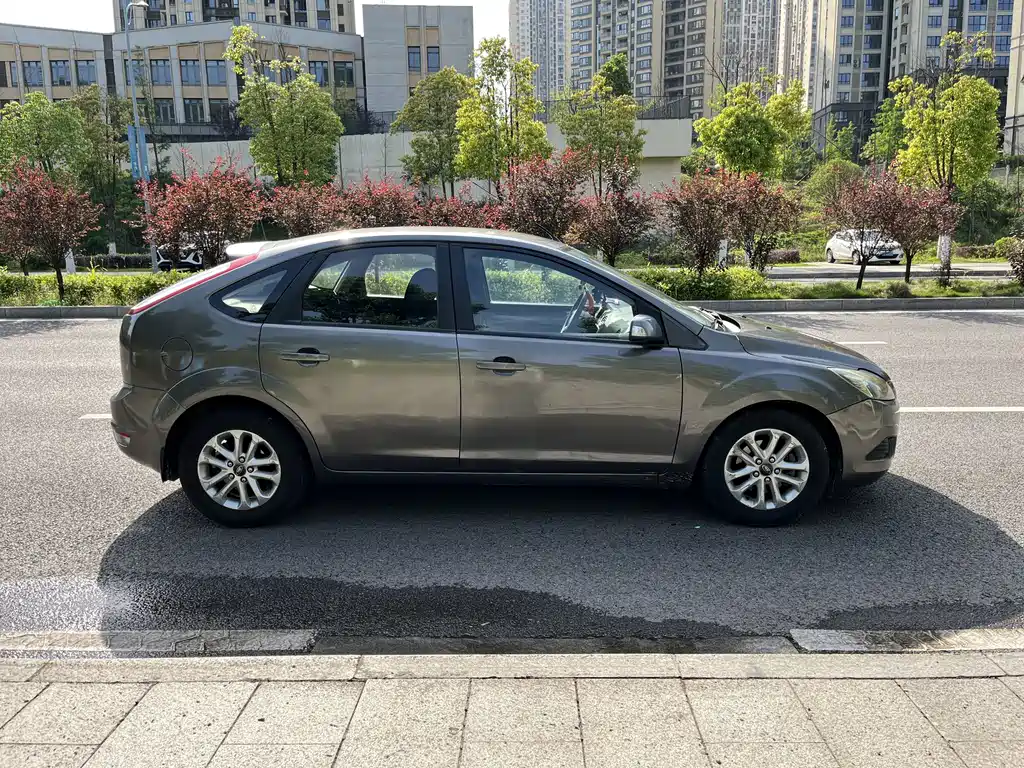 Focus Hatchback Classic 1.8 L Auto Million Commemorative