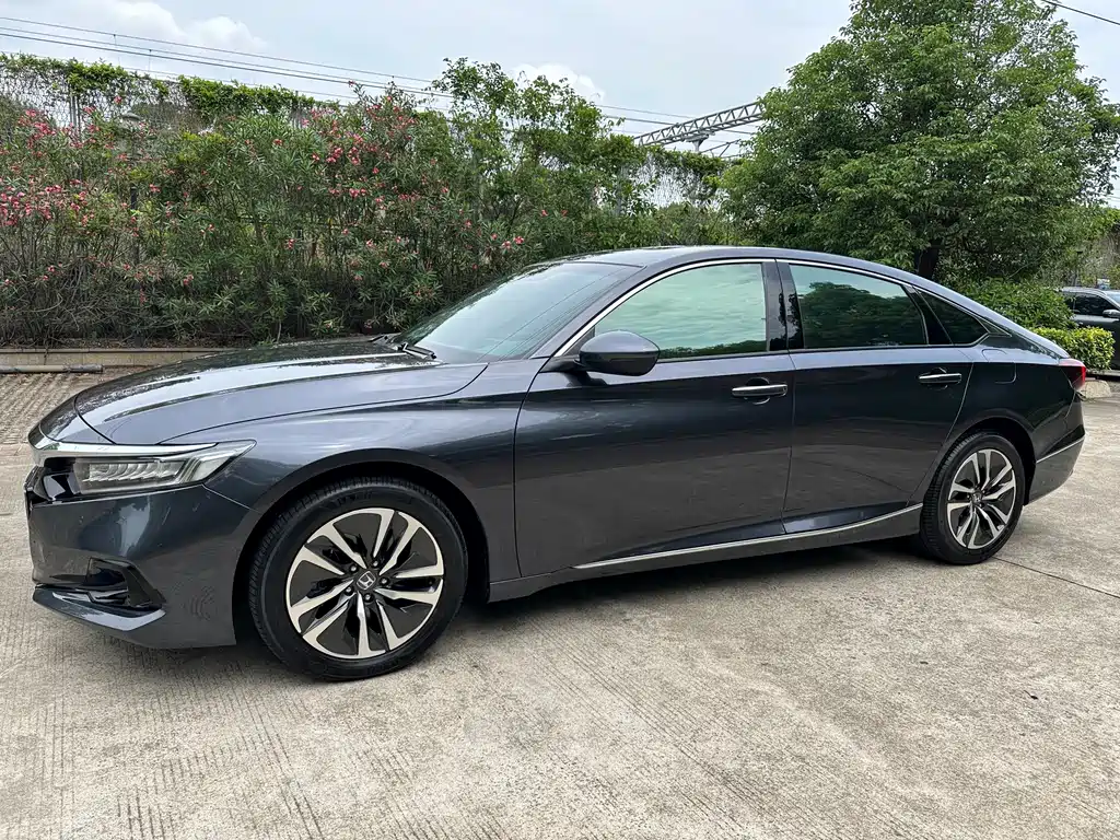Accord Sharp· Hybrid 2.0 L Sharp Leading