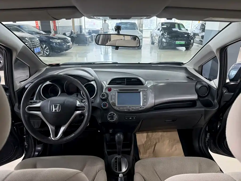 Fit 1.5 L Auto Luxury