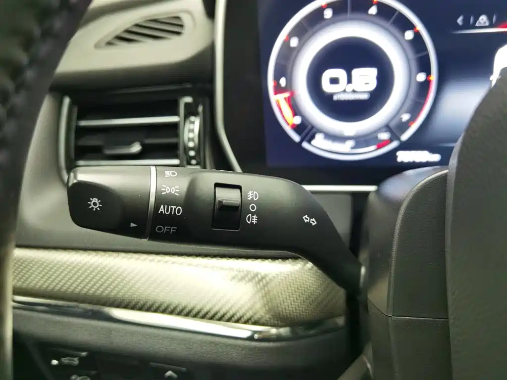 Hongqi HS5 2.0 T Connected Flagship Enjoyment