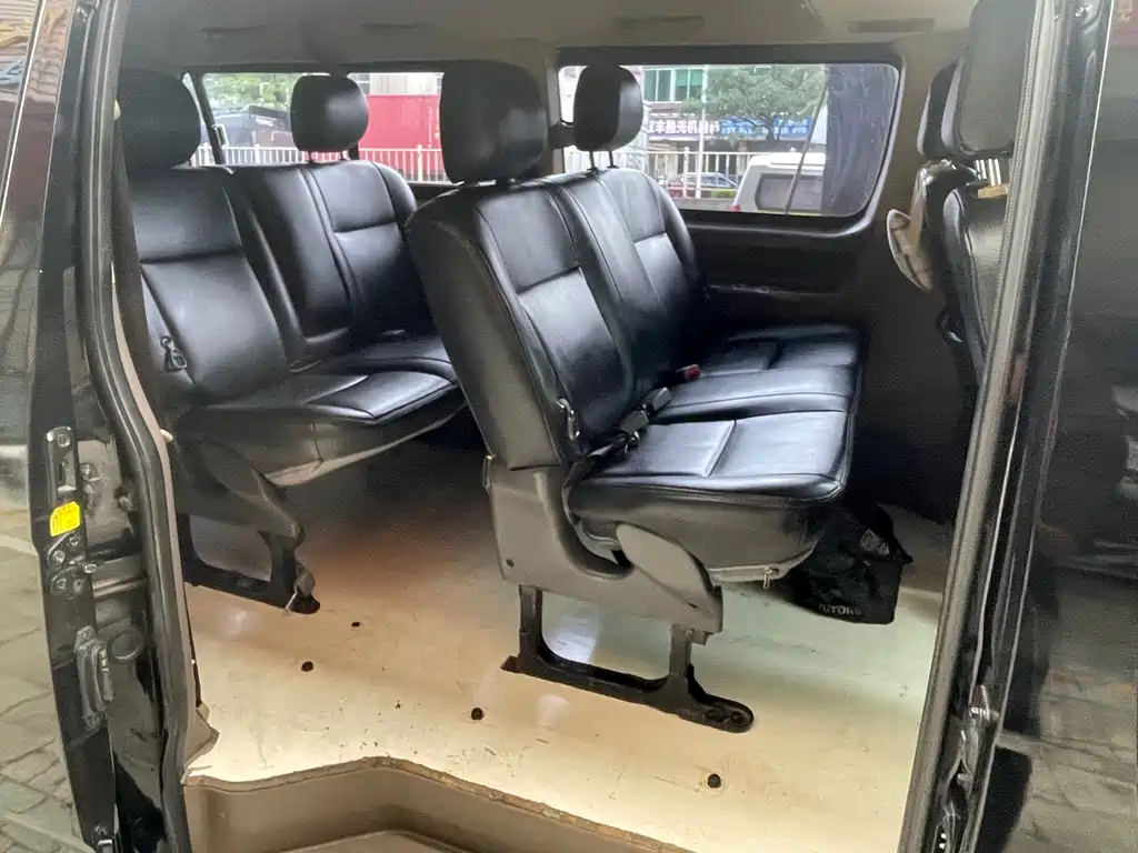 Fengjing G5 2.0 T Diesel Business Travel Bus 7 9-seat4 F20 TC3