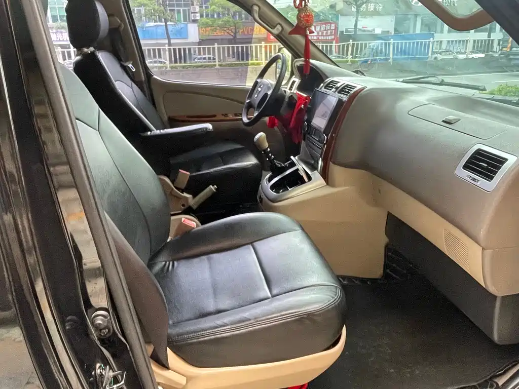 Fengjing G5 2.0 T Diesel Business Travel Bus 7 9-seat4 F20 TC3
