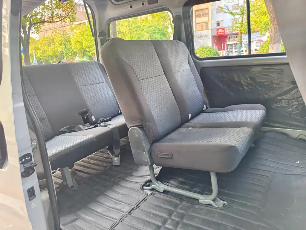 Wuling Zhiguang 1.5 L Utility 5 7-seat