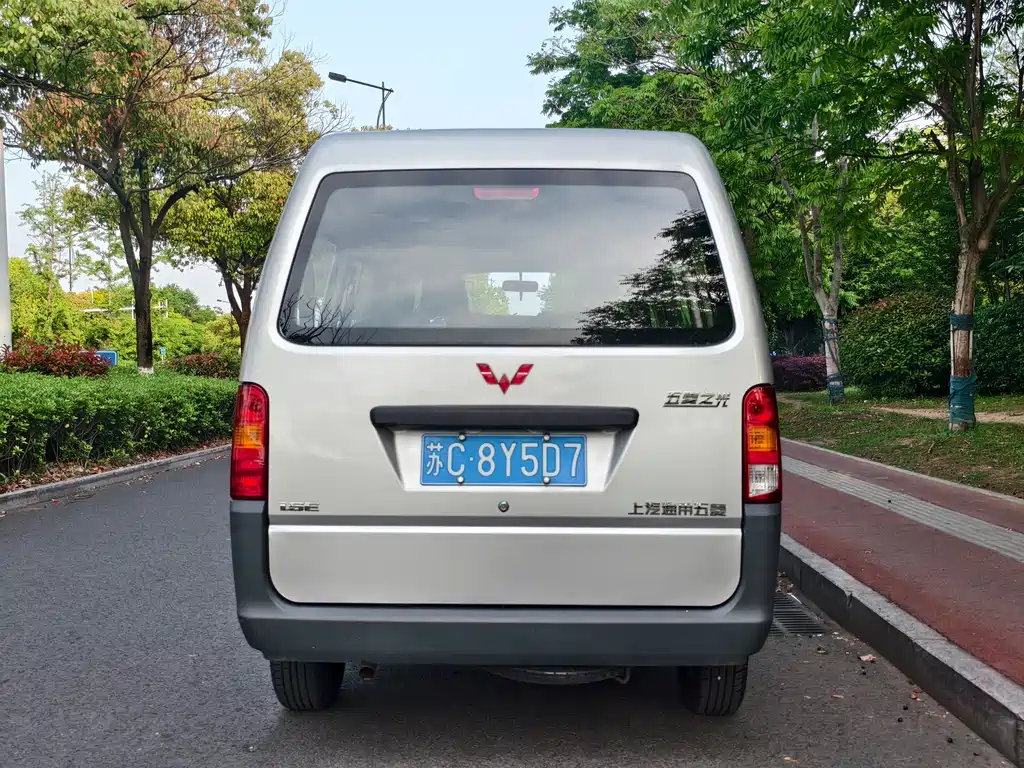 Wuling Zhiguang 1.5 L Utility 5 7-seat