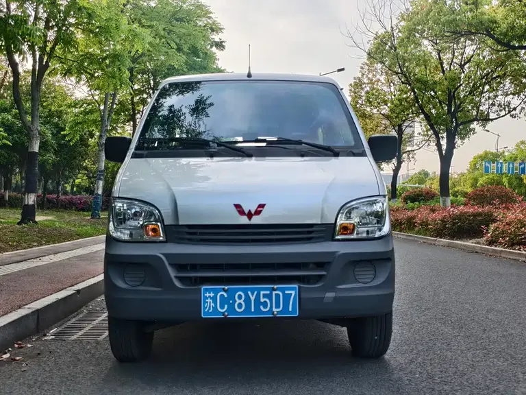 Wuling Zhiguang 1.5 L Utility 5 7-seat