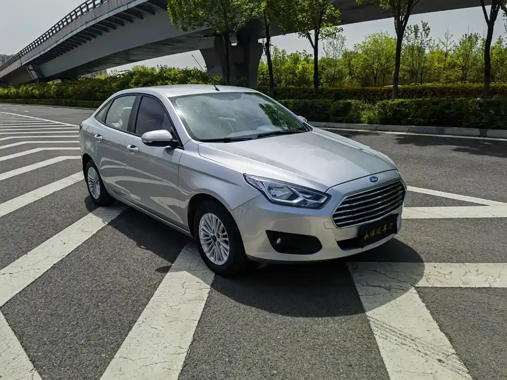 Escort 1.5 L Auto Comfort