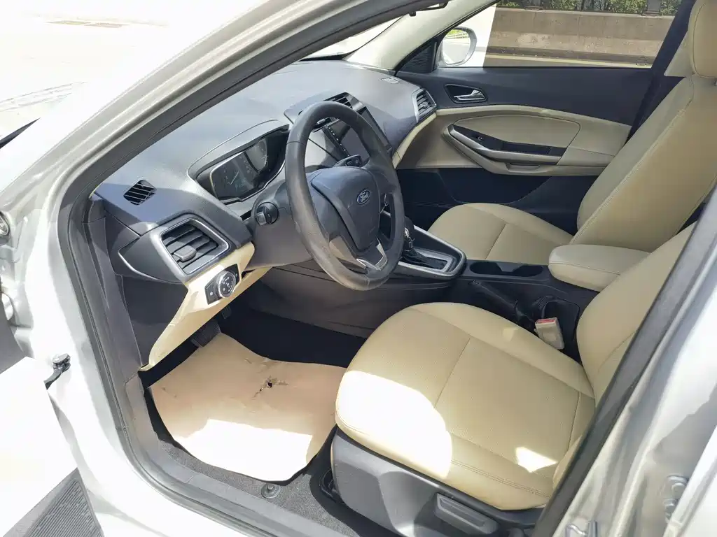 Escort 1.5 L Auto Comfort