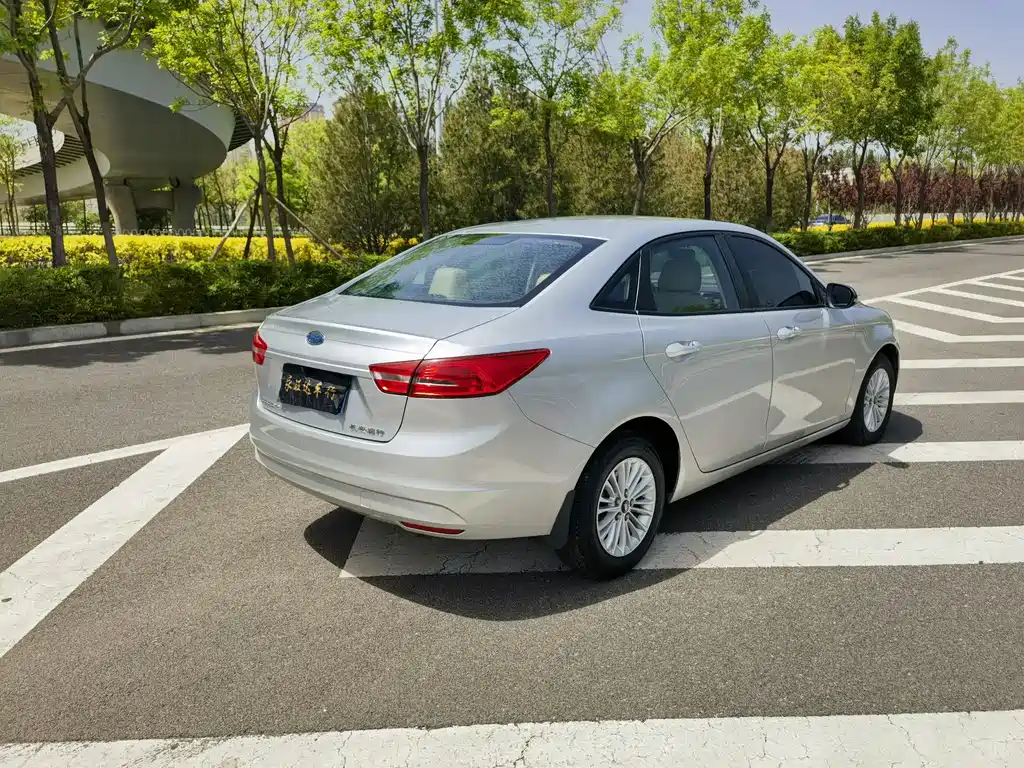 Escort 1.5 L Auto Comfort