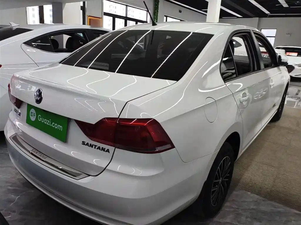 Santana 1.5 L Manual Style