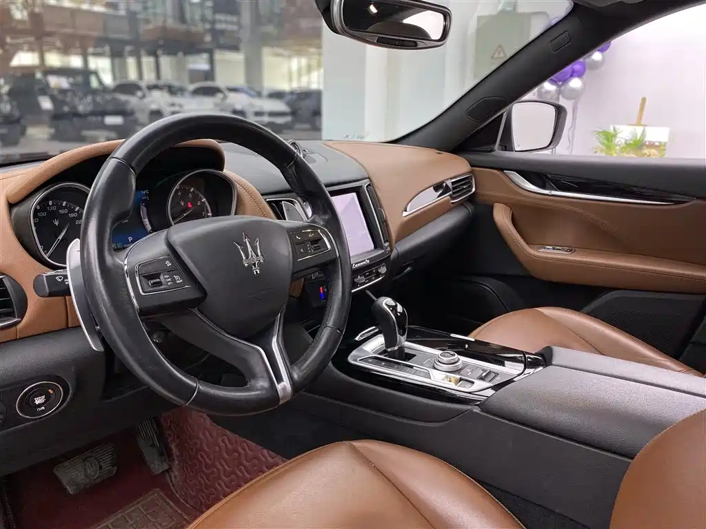 Levante 3.0 T Standard