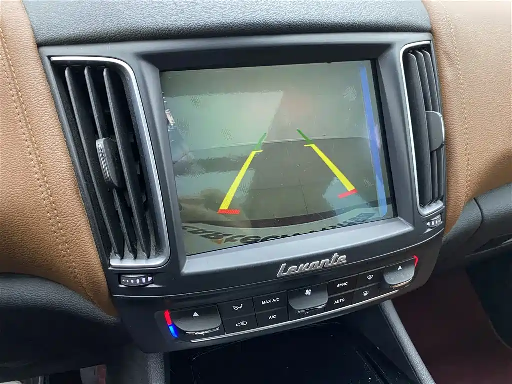 Levante 3.0 T Standard