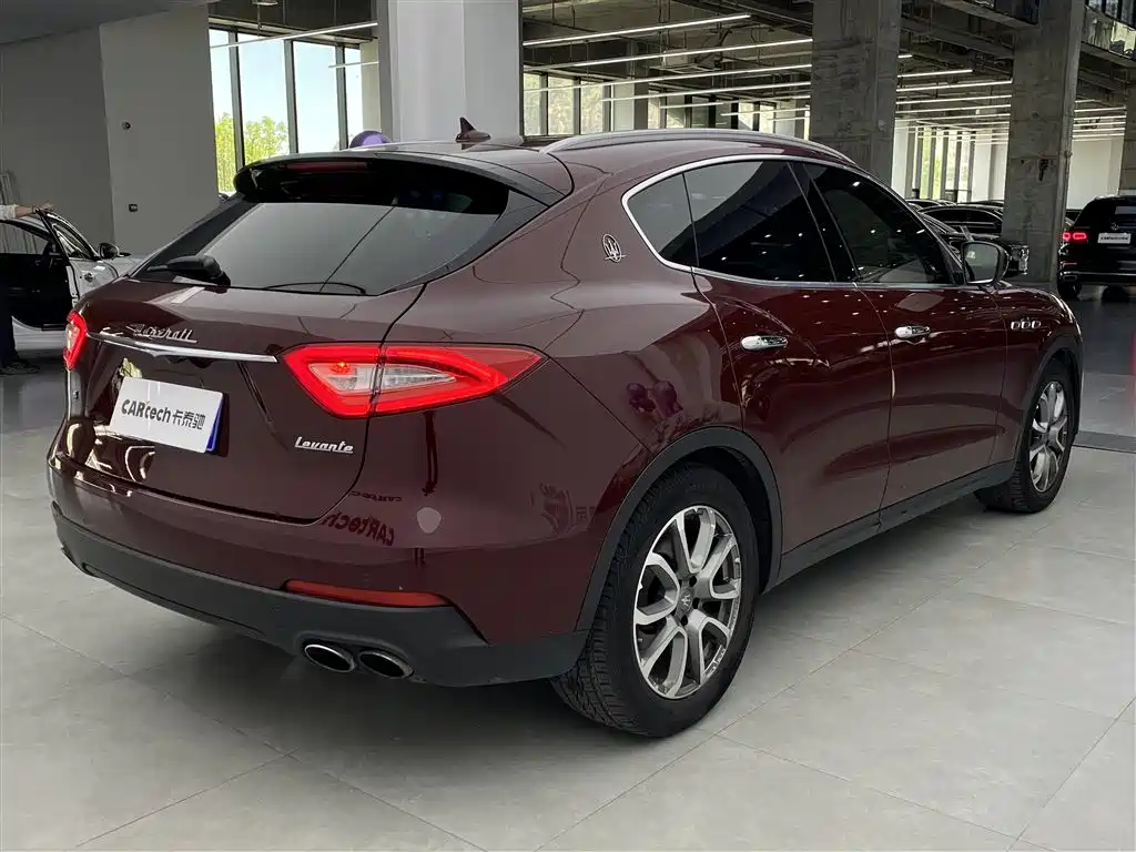 Levante 3.0 T Standard