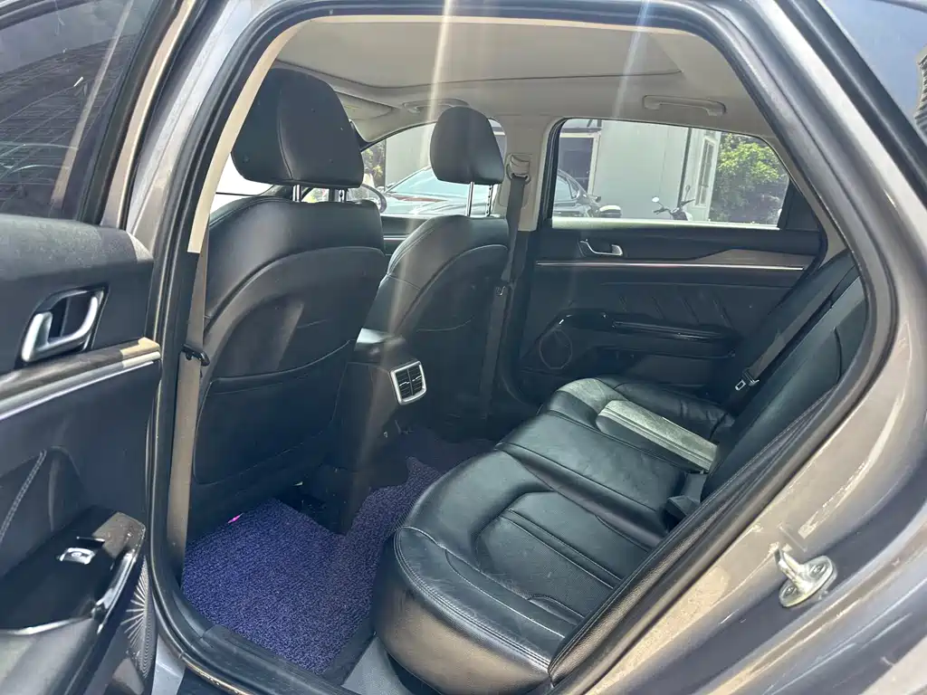 Kia K5 起亚K5 2020款 380 T GT-Line 尊贵版