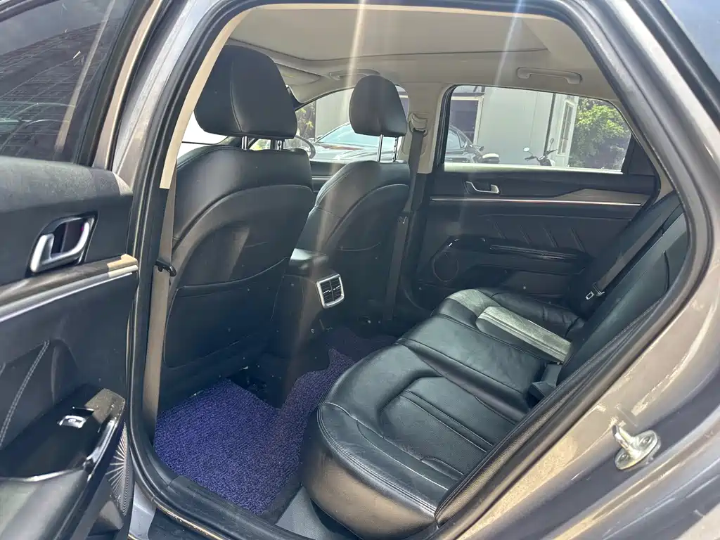 Kia K5 起亚K5 2020款 380 T GT-Line 尊贵版